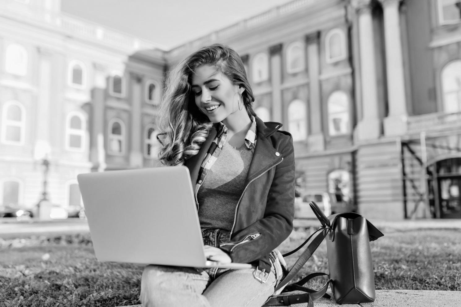 Espace de travail audio professionnel avec équipement d'édition